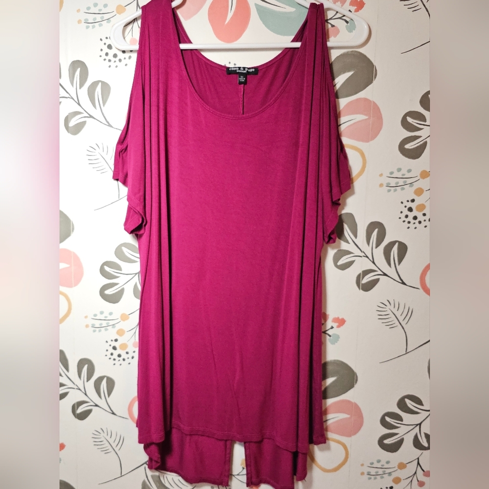 CABLE & GAUGE cold shoulder top 1x